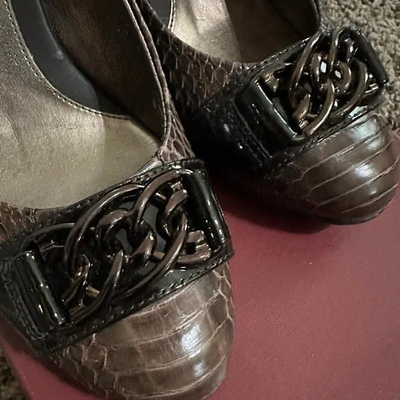 Sofft “Teresina” Brown snake pumps with chain detail - Picture 4 of 10